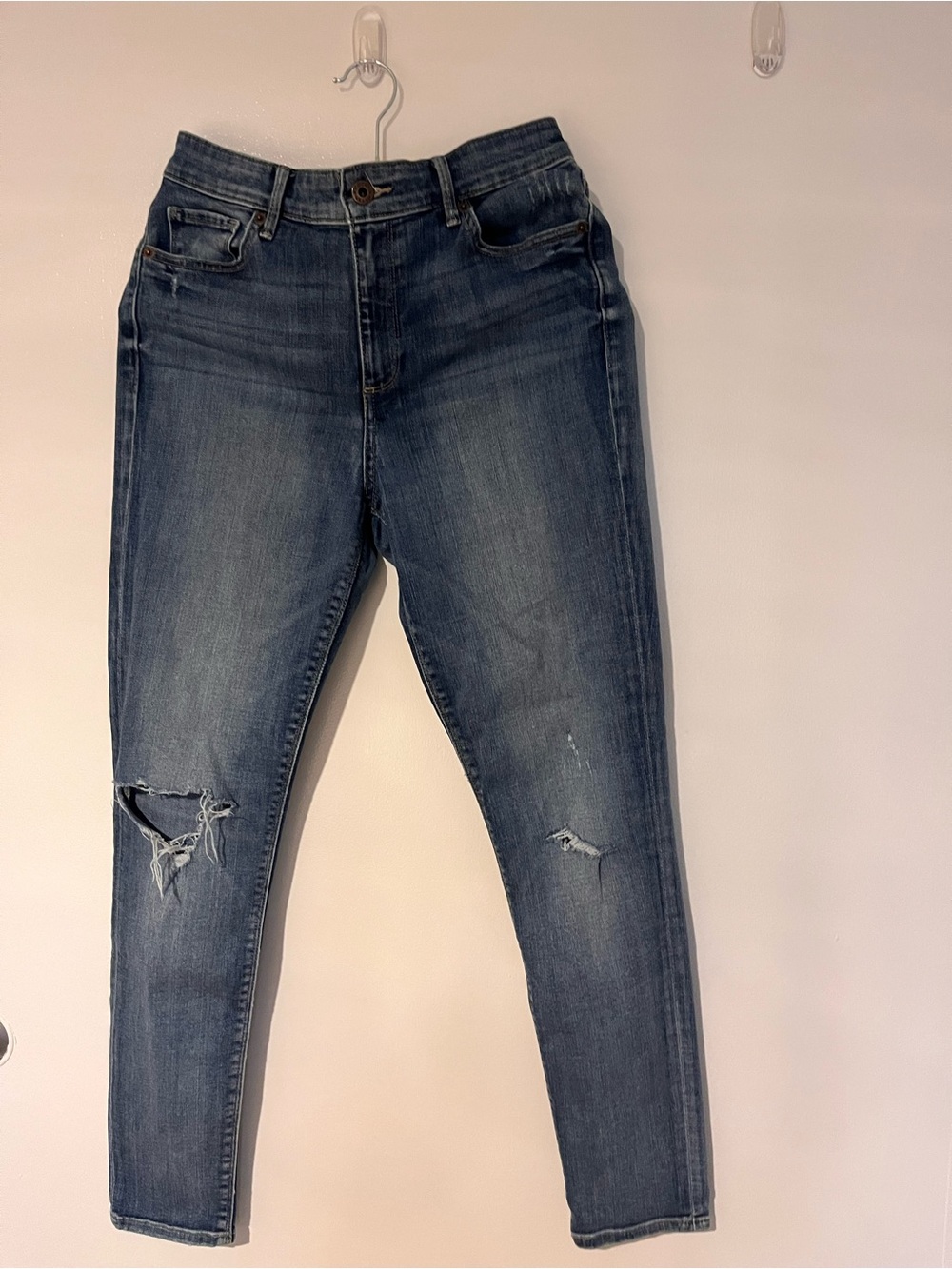 Lucky Brand Women's Skinny Jeans in Washed Blue with Knee Distress